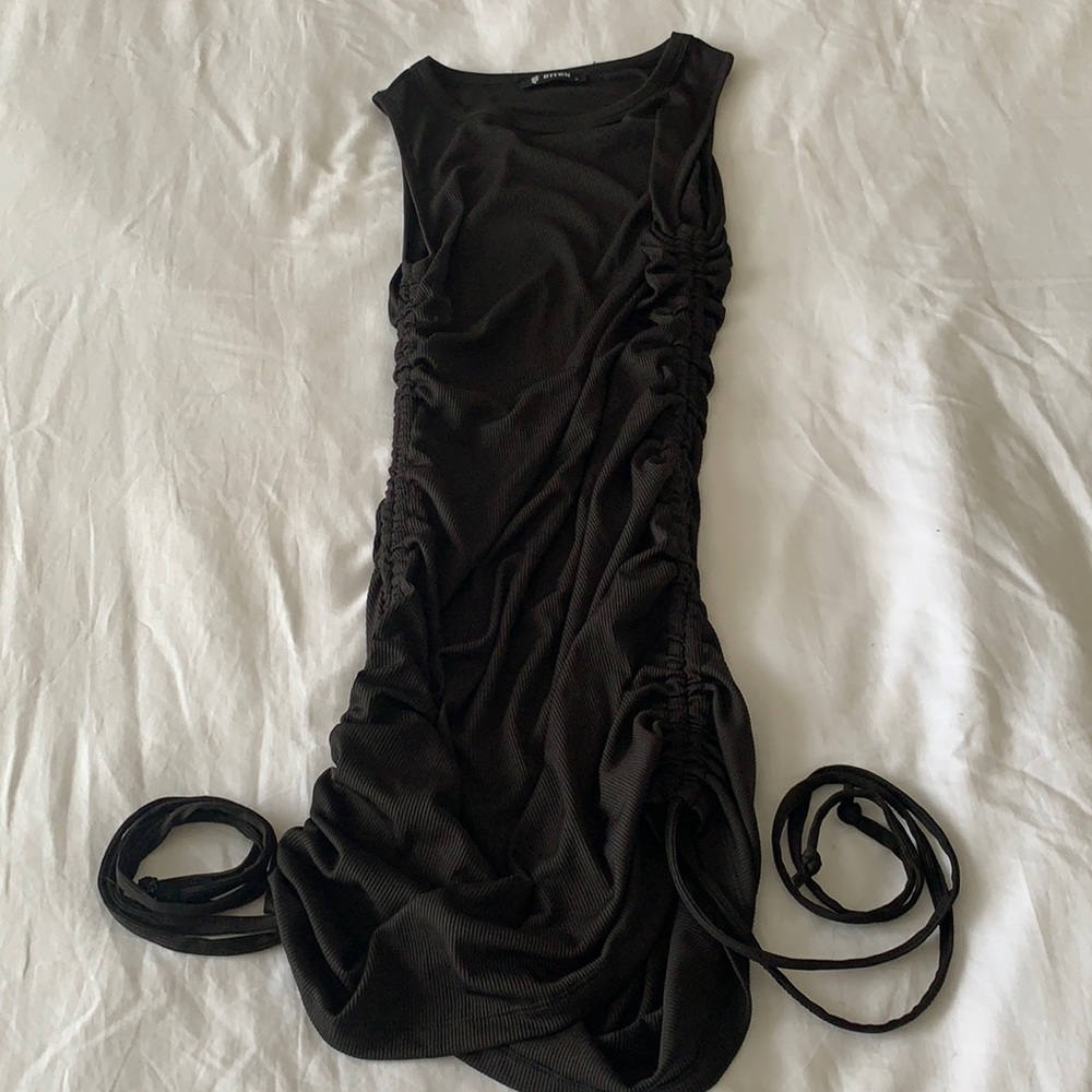 Black sleeveless sinch tie dress